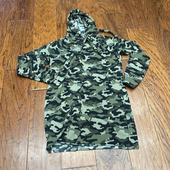 Almost famous women’s Camo dress hoodie - Picture 2 of 6
